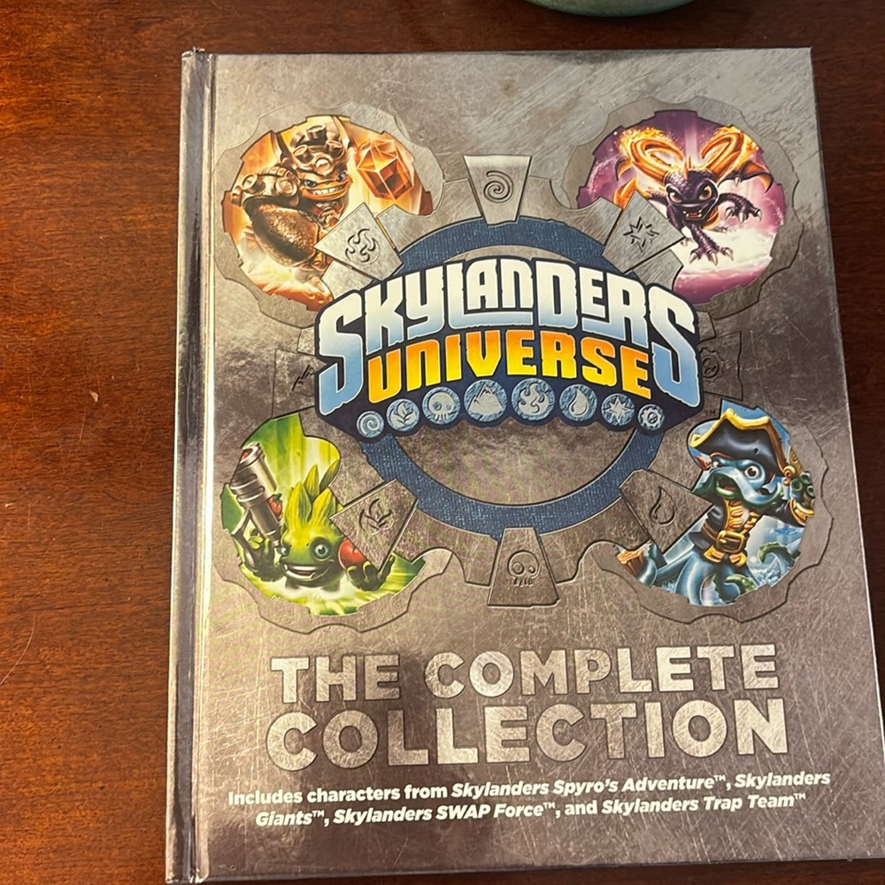 Skylanders Universe The complete Collection book